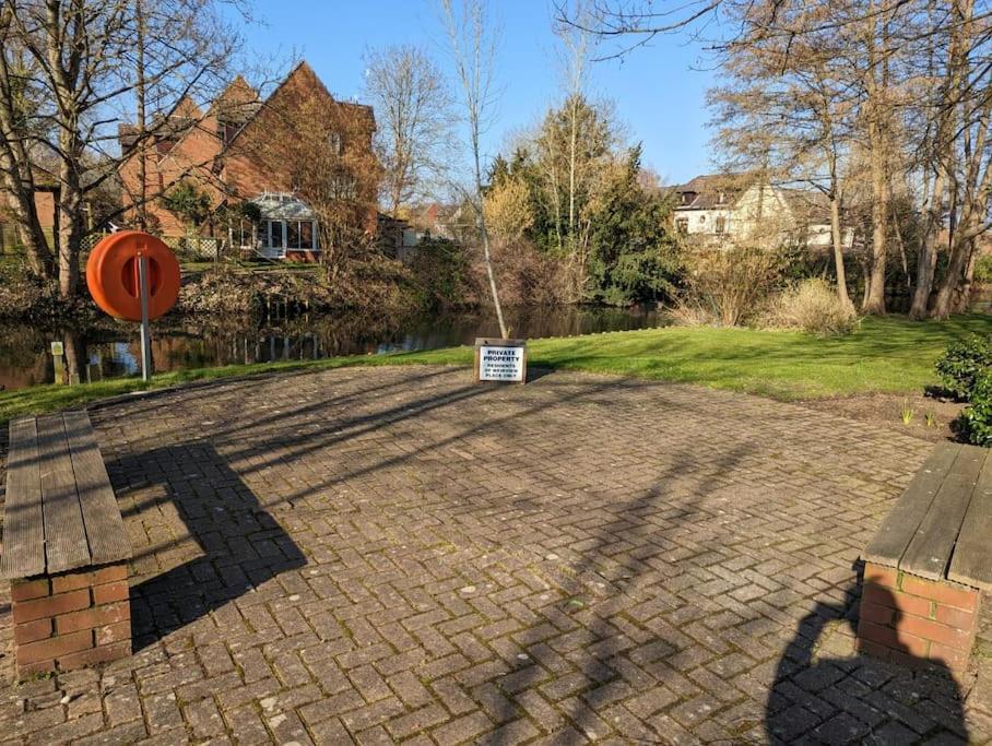 Ббббб Godalming Exterior foto